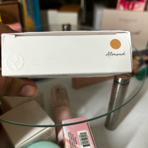 Rare Beauty True to Myself Tinted Pressed Finishing Powder - Almond - Picture 2 of 2